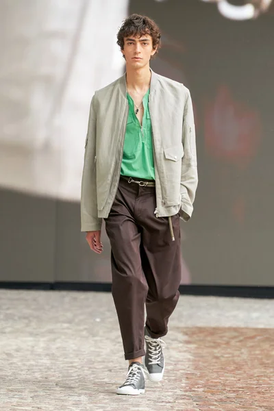 Look 33